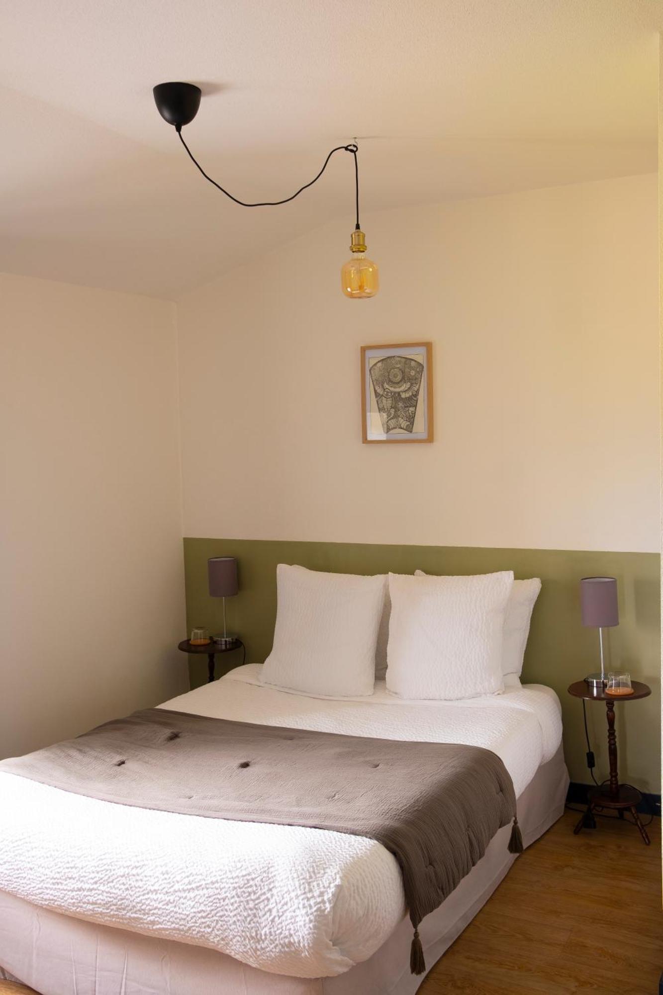 Saint-Pierre-Duchamp L'Auberge Du Campos מראה חיצוני תמונה