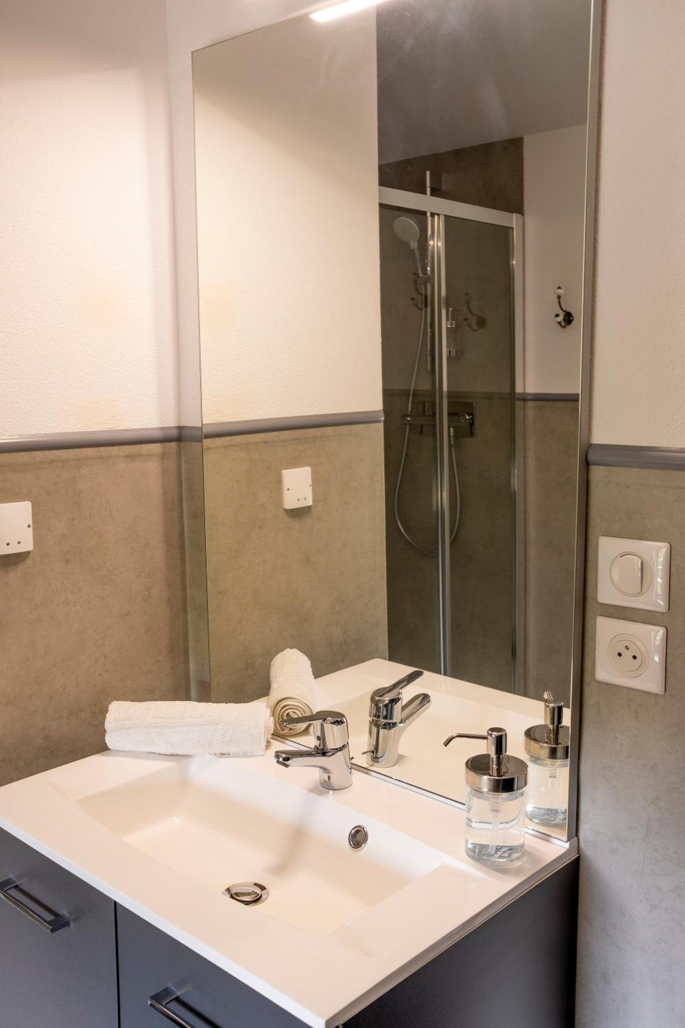 Saint-Pierre-Duchamp L'Auberge Du Campos מראה חיצוני תמונה